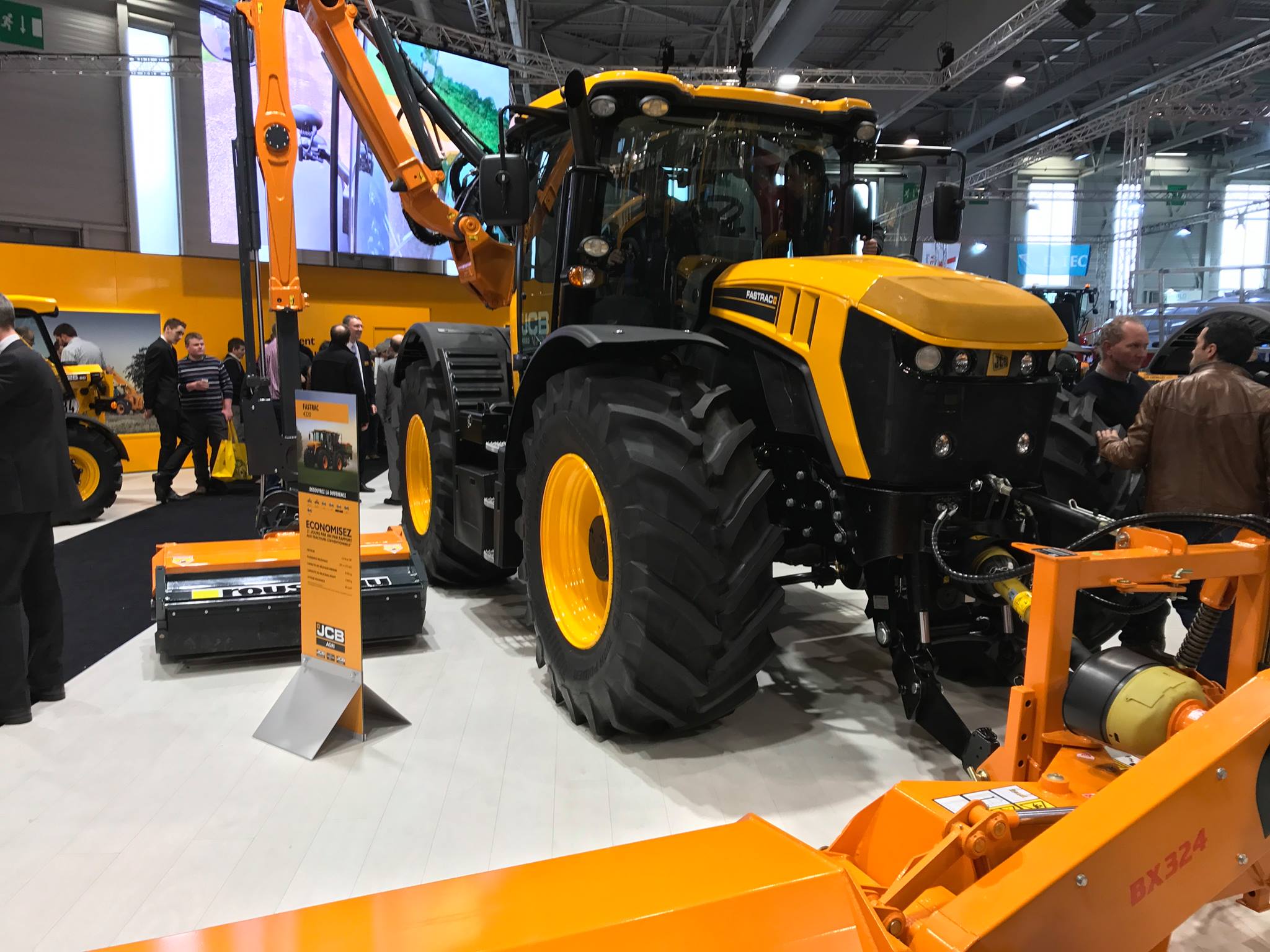 Feria de agricultura y maquinaria agrícola JCB