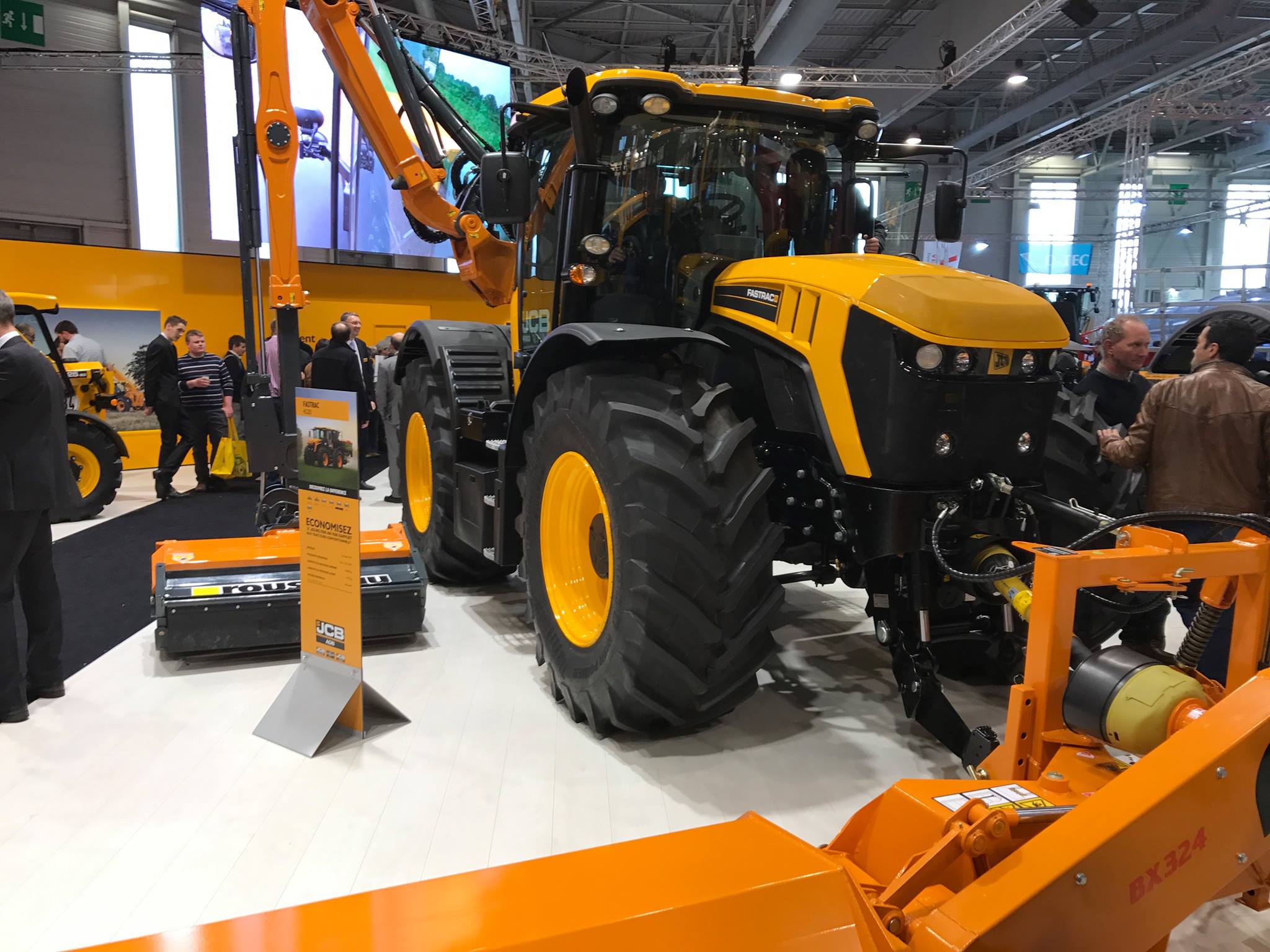 Feria de agricultura y maquinaria agrícola JCB