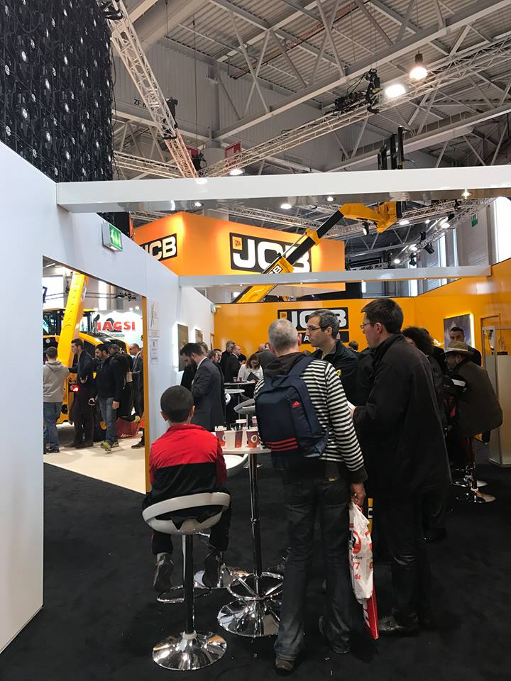 Feria de agricultura y maquinaria agrícola JCB