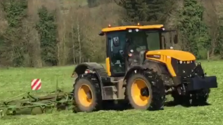 Hemos entregado un henificador KRONE KW 7.92/8