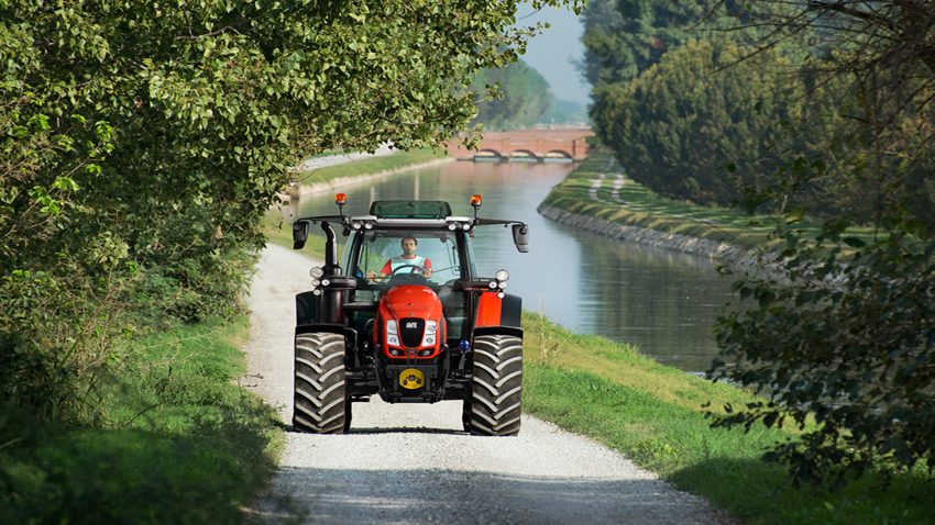Los vehículos agrícolas necesitan un Seguro Obligatorio para circular.1920