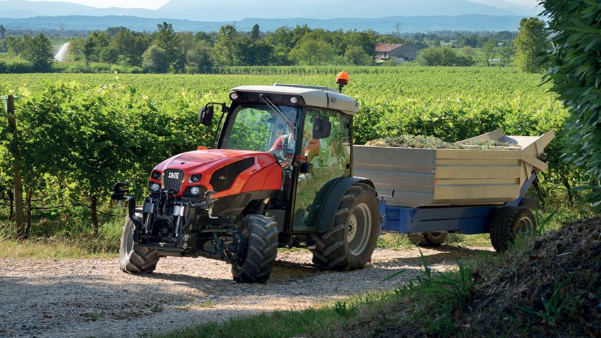 Esos vehiculos especiales llamados tractores y la circulacion.1920