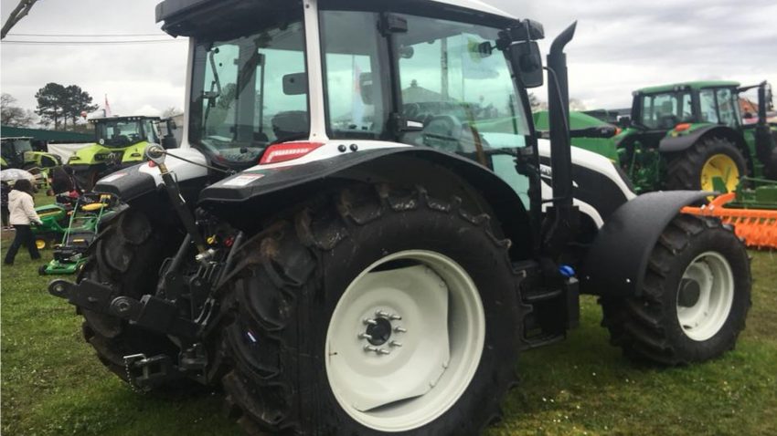 La importancia de la mecanizacion de la agricultura.1920