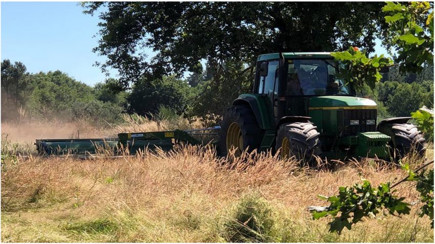 1440 euros de multa a un padre por dejar que su hijo menor condujera un tractor1920