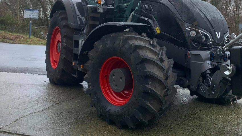 Perfiles y caracteristicas de los neumaticos del tractor 1920