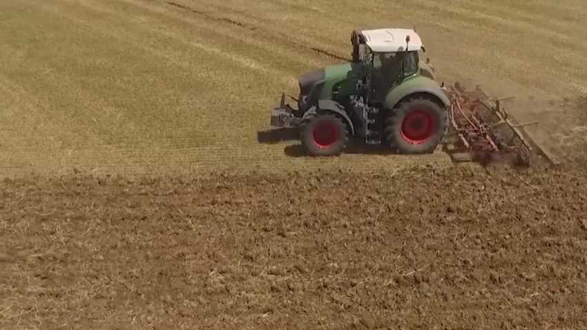 Prohibida la venta de tractores de mas de 40 años sin proteccion y la importacion de maquinaria de otros países que no tenga la debida proteccion.1920