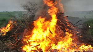 los-peligros-de-una-quema-descontrolada-1920