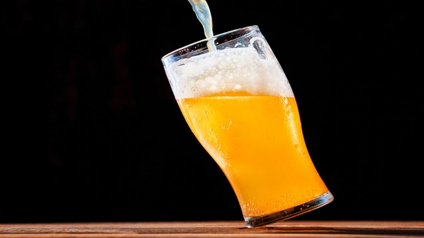 nueva-cerveza-de-estrella-galicia-esta-elaborada-con-derivados-de-la-leche-de-granjas-gallegas-1920.jpg