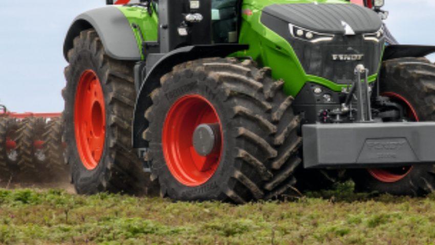 las-ruedas-de-os-tractores-criterios-para-su-cambio-1920